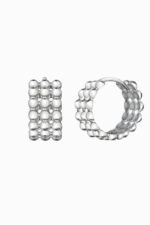 Cercei huggie din argint 925 Manissi Three Rows Beads Silver, 3 rânduri bile, vedere laterală cu închizătoare huggie