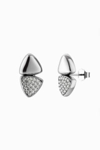 Cercei stud din argint 925 Manissi Delta Silver, design dublu triunghi geometric, vedere laterală cu închizătoare butterfly