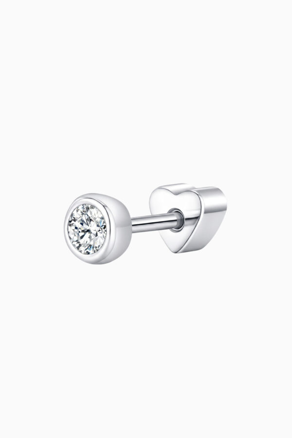Cercel piercing din argint 925 Manissi Diamond Stone II cu moissanite 3mm în montură bezel și închidere șurub inimă, tijă 6mm sau 8mm