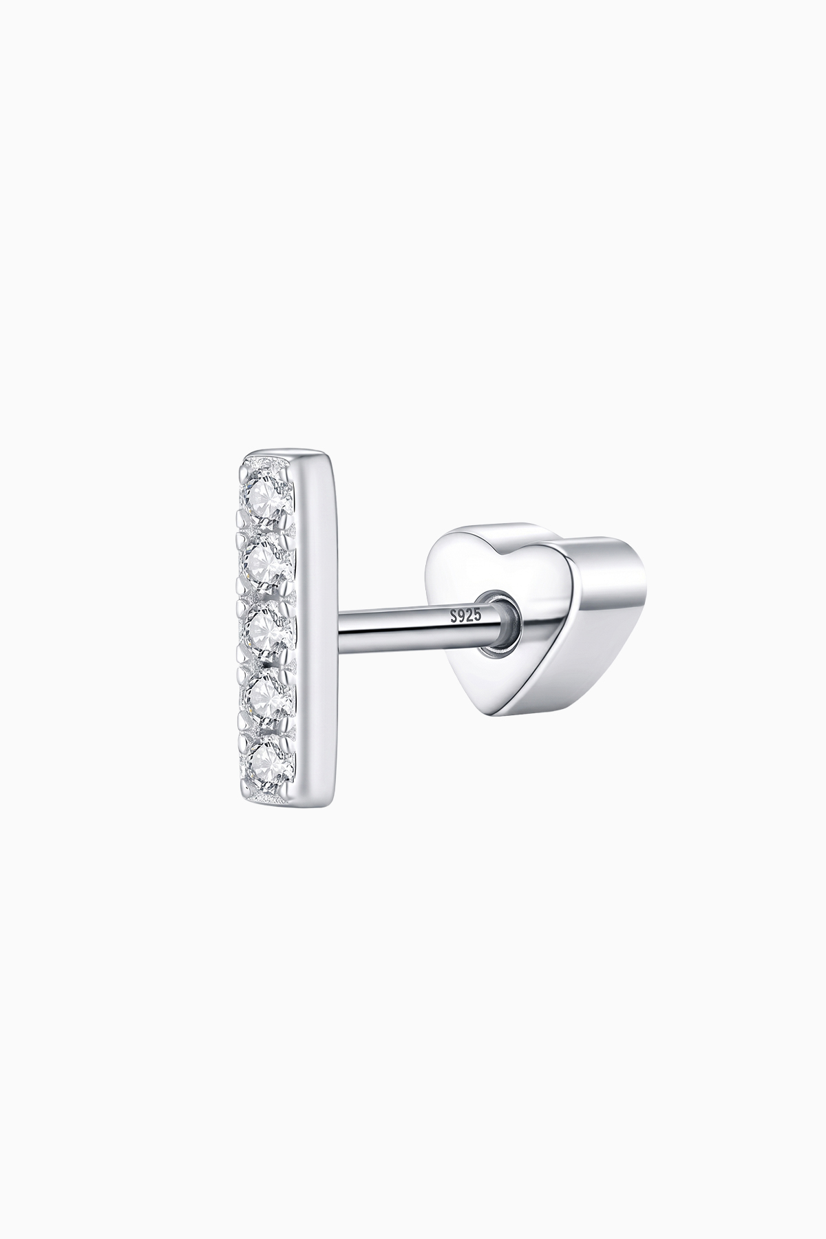 cercel-piercing-din-argint-manissi-diamond-Bar Cercel piercing din argint 925 Manissi Diamond Bar cu bară verticală de 7mm ornată cu moissanite pavé de 1.2mm și închidere șurub inimă