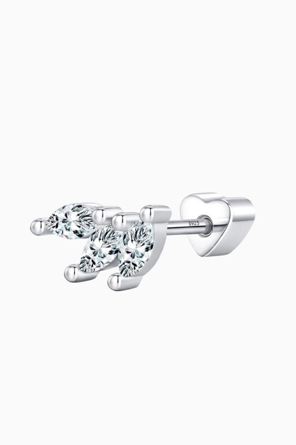 Cercel piercing din argint 925 Manissi Diamond Crown cu 3 pietre moissanite marquise dispuse în formă de coroană 8x4mm și închidere șurub inimă