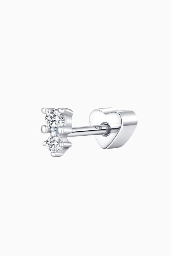 Cercel piercing din argint 925 Manissi Diamond Iconic cu 2 pietre moissanite rotunde 2mm și 1.5mm dispuse vertical și închidere șurub inimă