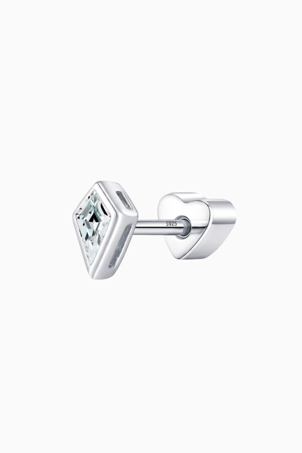 Cercel piercing din argint 925 Manissi Diamond Romb cu moissanite romb 3x5mm 0.13ct în montură bezel și închidere șurub inimă