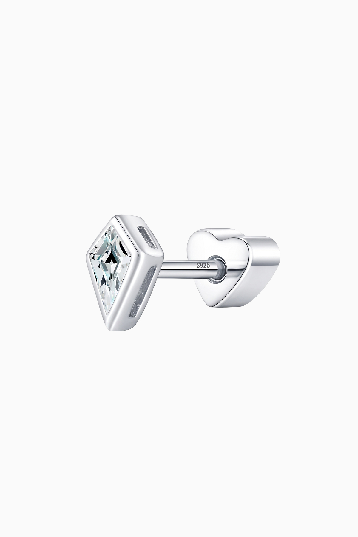 cercel-piercing-din-argint-manissi-diamond-romb Cercel piercing din argint 925 Manissi Diamond Romb cu moissanite romb 3x5mm 0.13ct în montură bezel și închidere șurub inimă