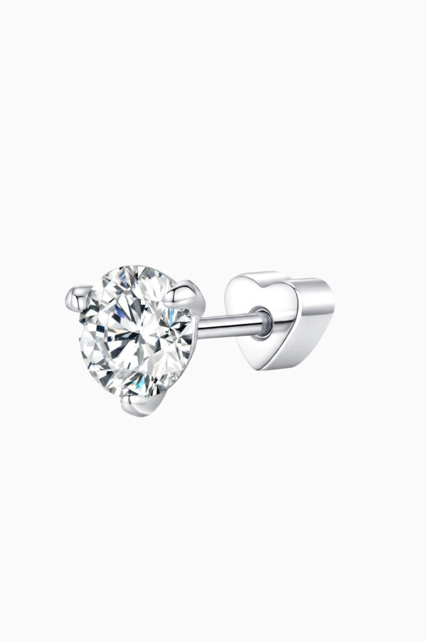 Cercel piercing din argint 925 Manissi Diamond Stone cu moissanite rotund 5mm în montură solitaire cu 3 gheare și închidere șurub inimă