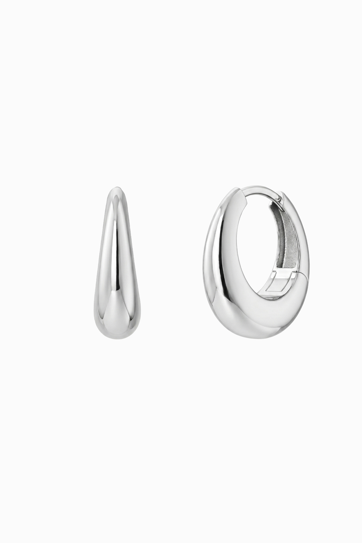 Cercei-din-argint-Manissi-Chunky-Smooth-Silver-1200x1800 Cercei huggie argint 925 Manissi Chunky Smooth Silver cu formă ovală voluminoasă, grosime 4mm, dimensiuni 1.7x1.7cm, finisaj lucios