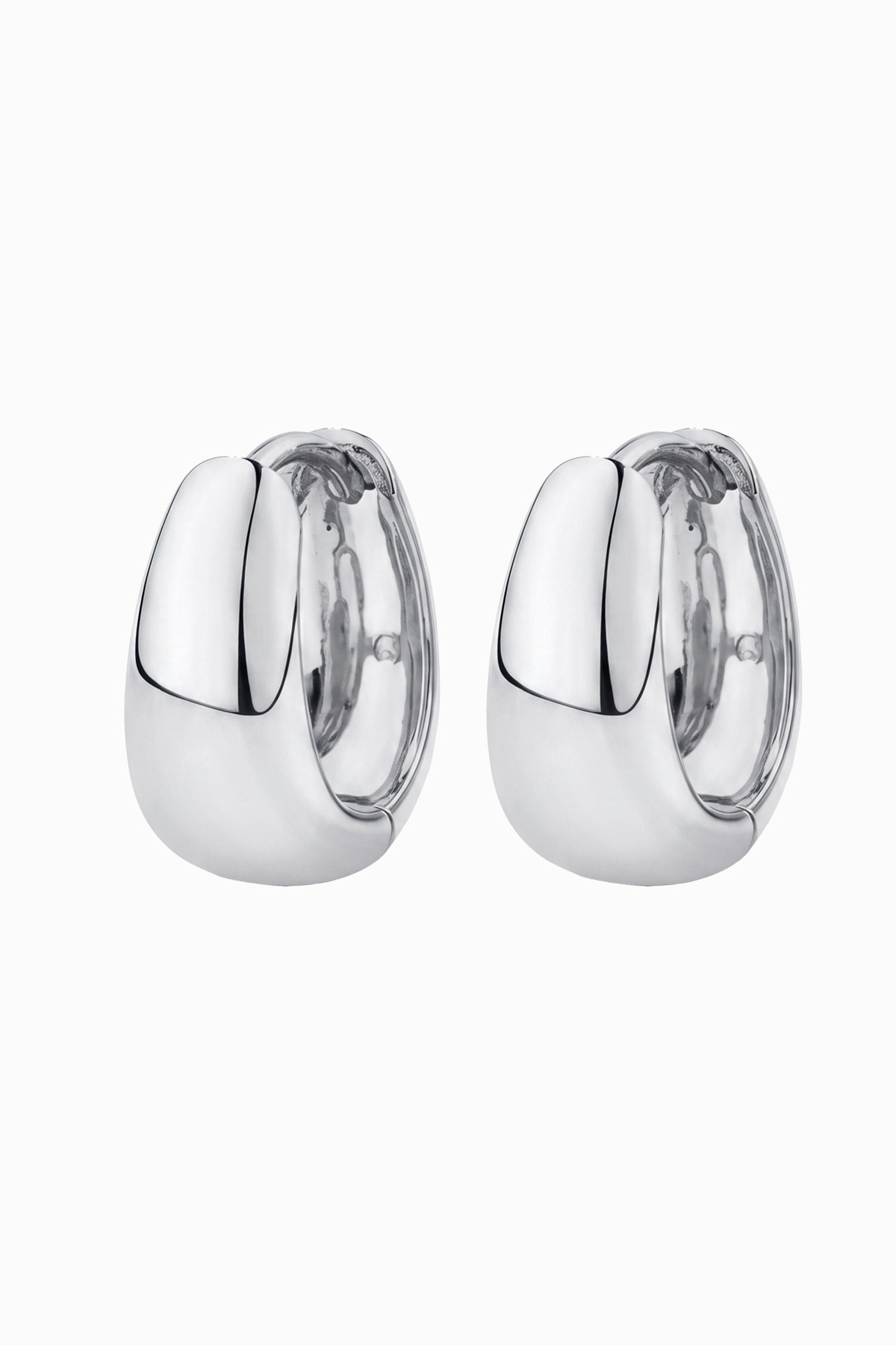 Cercei-din-argint-manissi-big-bold-oval-silver-1200x1800 Cercei huggie argint 925 Manissi Big Bold Oval Silver cu formă ovală mare chunky, grosime 6.5mm, vedere față