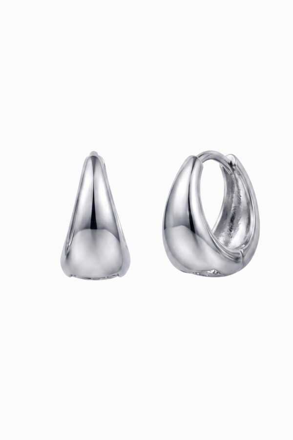 Cercei huggie argint 925 Manissi Bold Cone Silver, design conic, vedere laterală cu închizătoare huggie