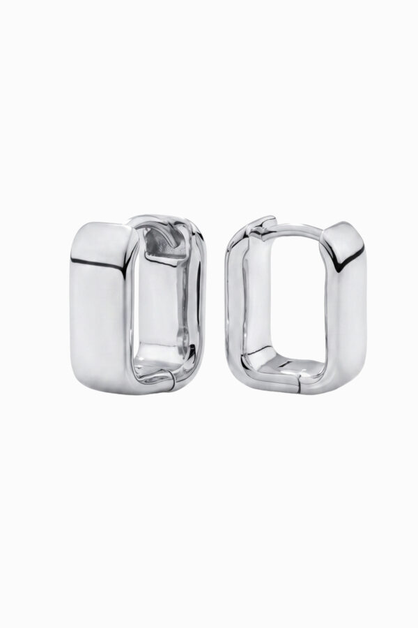 Cercei huggie argint 925 Manissi Rectangle Small Bold Silver, profil chunky 5mm, vedere laterală cu închizătoare huggie