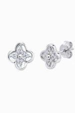 Cercei stud din argint 925 Manissi Zircon Clover Silver, vedere laterală cu tija și închizătoare butterfly